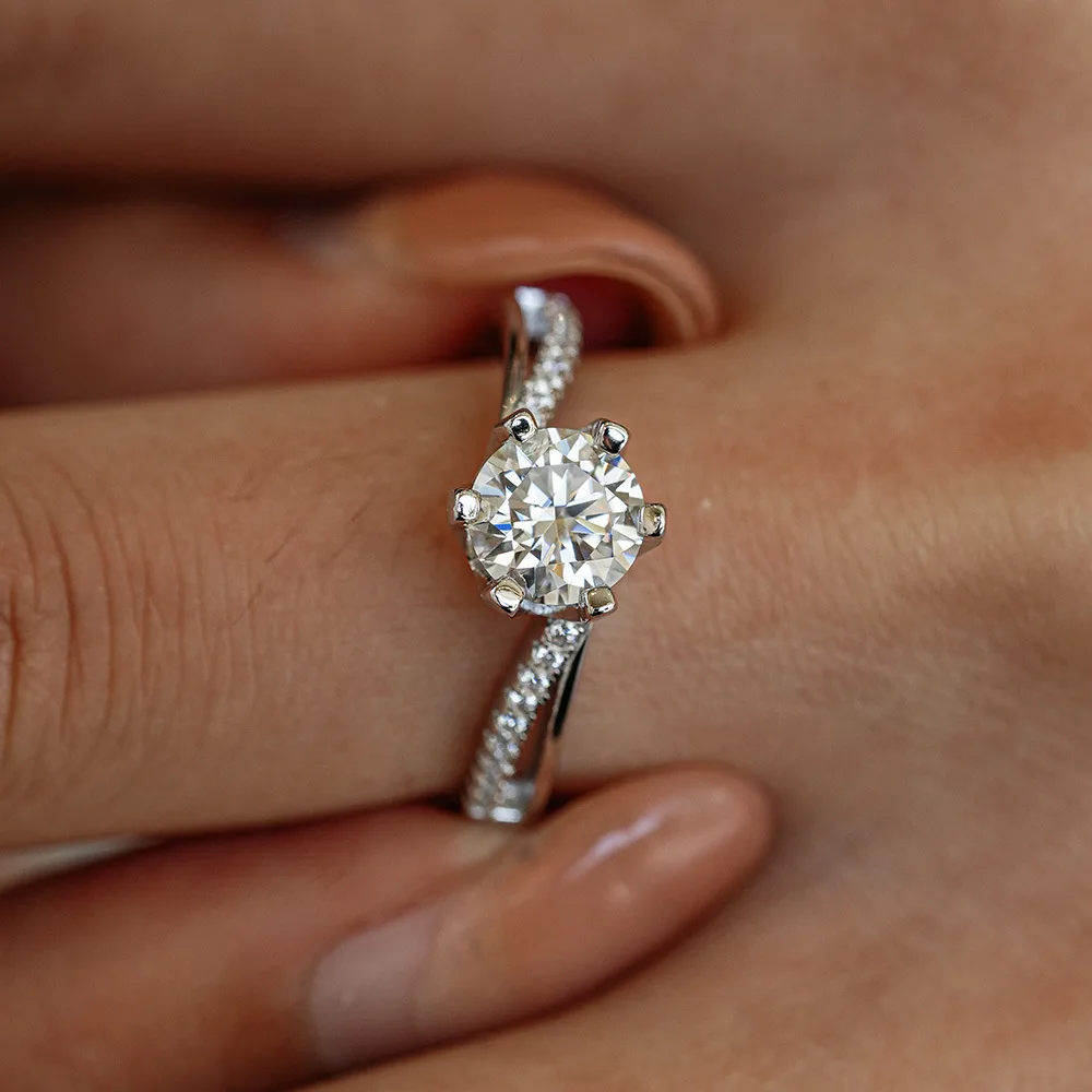 루미라 스파클링 트위스티드 암 모이사나이트 플래티넘 P - Moissanite Engagement Ring 1 Carat 리뷰 및 가격